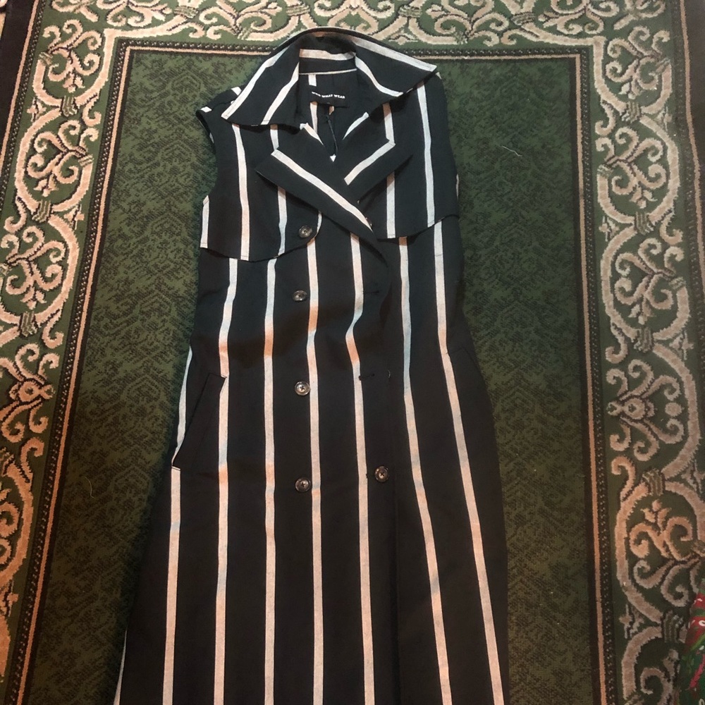 Stripped sleeveless trench coat dress